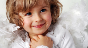 niña riendo